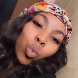 Meet your Posher, Allazae